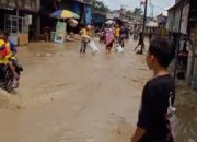 BREAKING NEWS: Air Kiriman dari Hulu Rendam Desa Pekan Seruway, Tanggul Sungai Pecah
