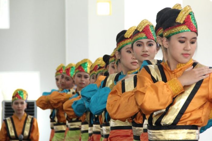 Aceh adat pakaian melihat keunikan nusantara sejenak satujam singkil sumatra papan Aceh adat pakaian melihat keunikan nusantara sejenak satujam singkil sumatra papan