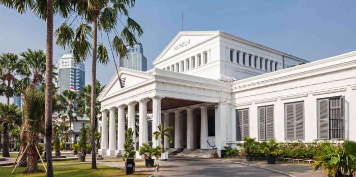 Koleksi benda bersejarah dan informasi tiket masuk Museum Nasional Indonesia
