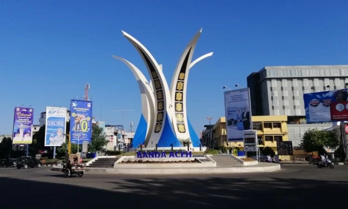 Tugu simpang lima banda aceh