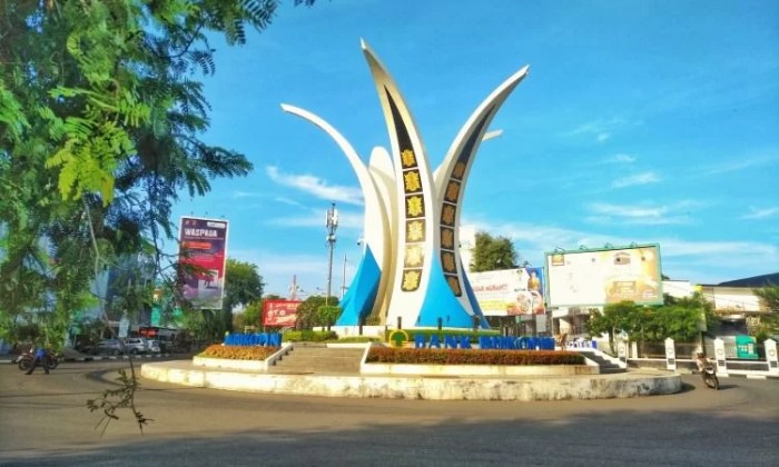 Tugu simpang lima banda aceh