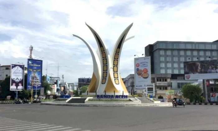 Tugu simpang lima banda aceh