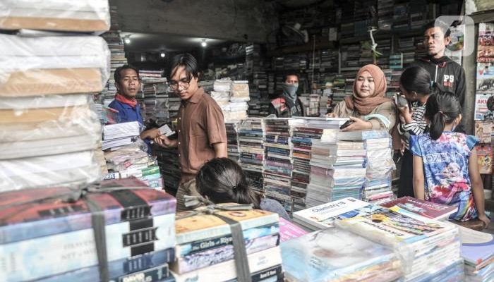 Pasar Buku Kwitang Sejarah, Buku, dan Pengunjungnya