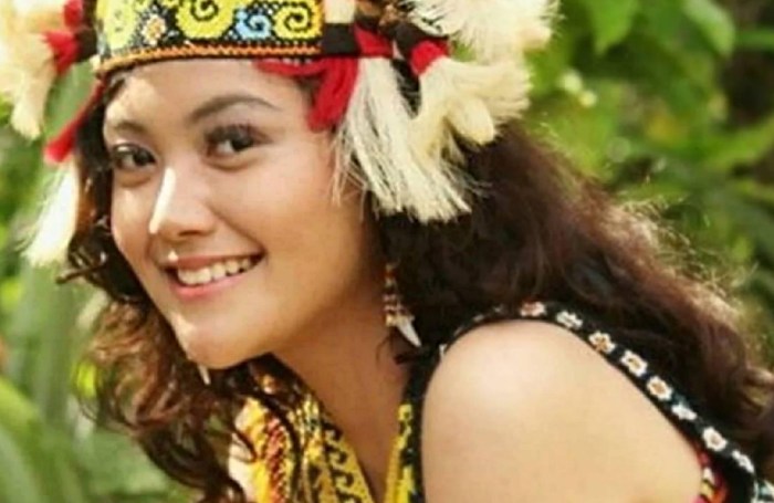 Pemilihan sungai mahakam sebagai pusat kerajaan kutai didasarkan pada