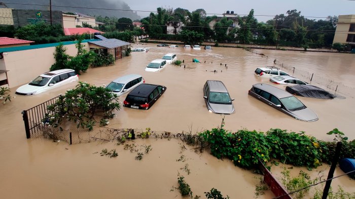 Floods flash philippine philippines storm landslides tropical dead dozens leaves least caused asia