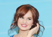 AI Image Prompts Menua Debby Ryan