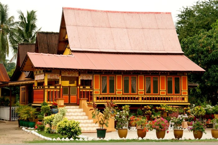 Rumah adat suku melayu