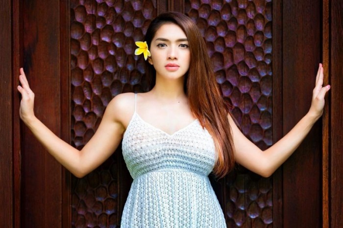 Evans sara country singer women singers female music hottest stars sarah sexy evan gettyimages musicians concert jeans getty time blue