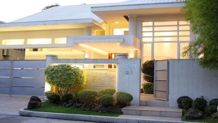 Pagar kayu minimalis modern