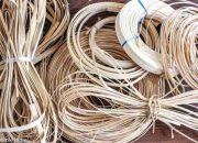 Bahan yang dapat digunakan dengan teknik anyam adalah beragam