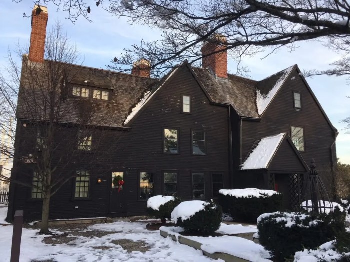 Gabby dollhouse crafting