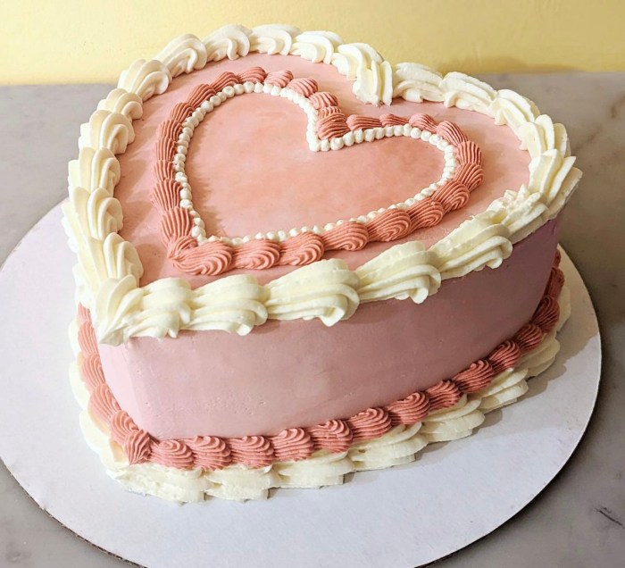 Kue tart bentuk love terbaru