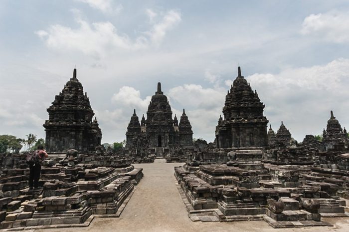 Kerajaan hindu budha di indonesia beserta peninggalannya