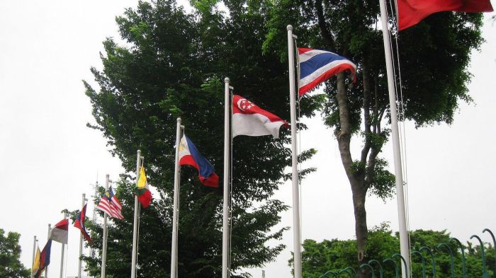 Sebutkan peran indonesia di asean dalam bidang ekonomi