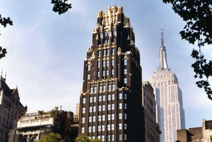 Jelaskan yang dimaksud karya kerajinan sebagai benda hias