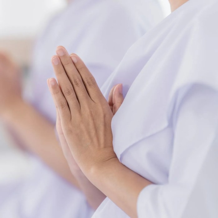 Arti mimpi dikasih baju sama perempuan