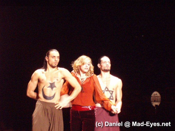 Lirik lagu cinta terlarang