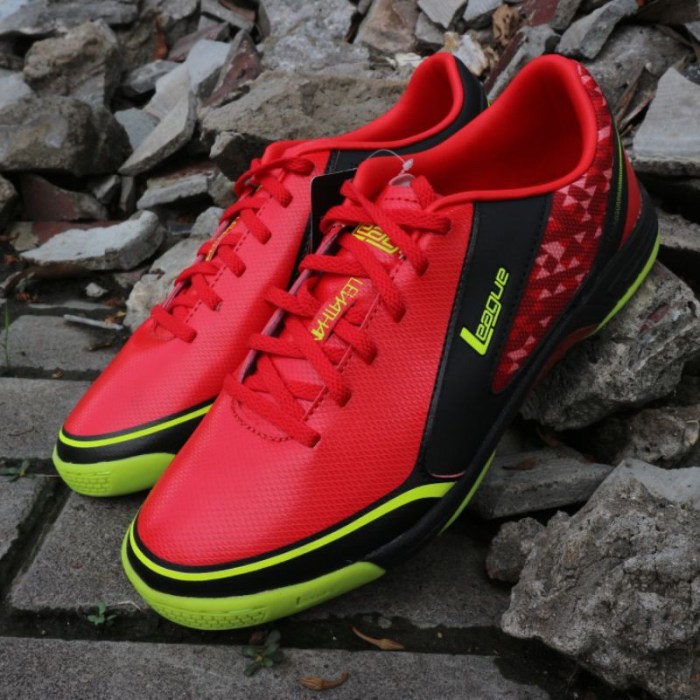 Futsal sepatu penalty jadi mainstream