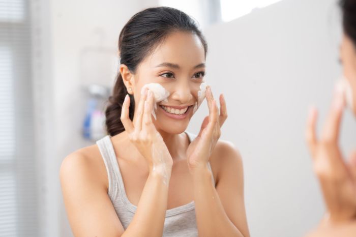 Eksfoliasi dulu atau cuci muka dulu