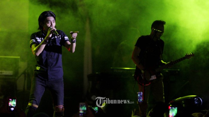 Kunci gitar st12 cinta tak direstui