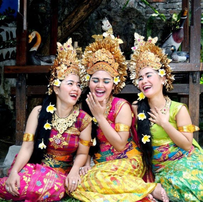 Bali traditional costume photoshoot voucher indonesia
