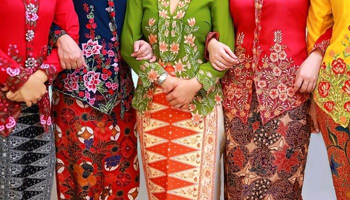 Pakaian adat adalah warisan budaya Indonesia