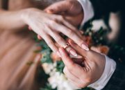 Fungsi Jari Tengah di Malam Pertama Makna dan Interpretasi