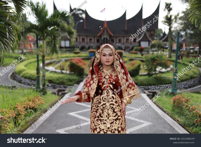 Gambar baju adat minangkabau