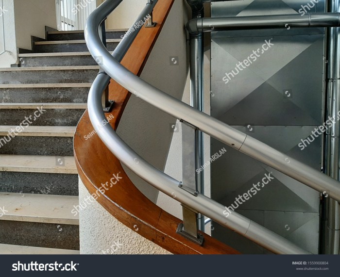 Cat pagar besi warna tembaga