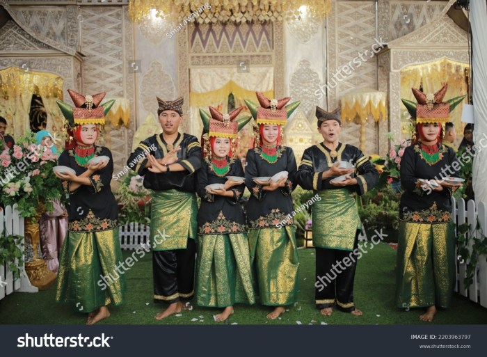 Gambar baju adat minangkabau