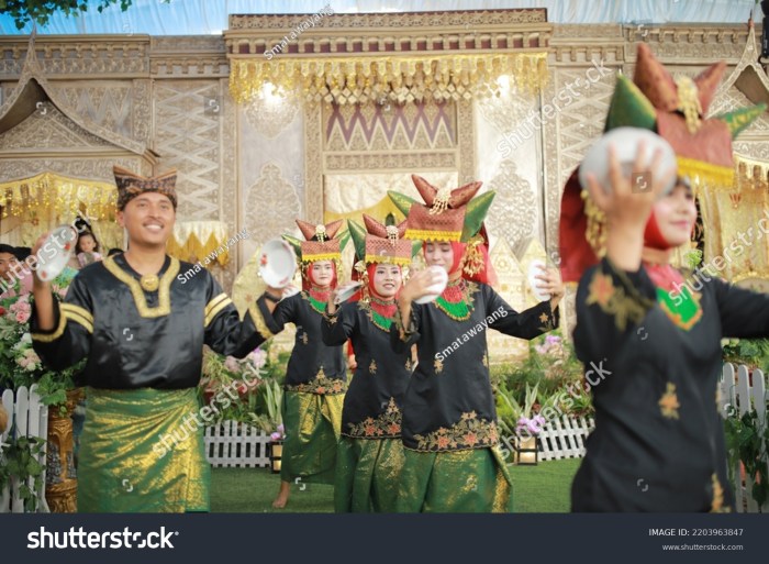 Gambar baju adat minangkabau