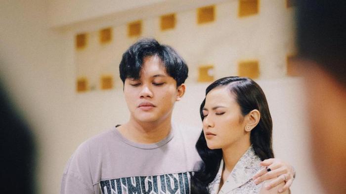 Alasan Rizky Febian batal manggung karena Mahalini melahirkan