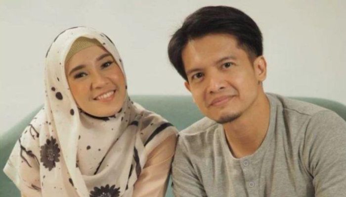 Dhini Aminarti Hamil Anak Kedua dari Dimas Seto?
