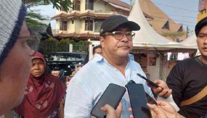 Reaksi Netizen Terhadap Kontroversi Rano Karno Buang Air Kecil