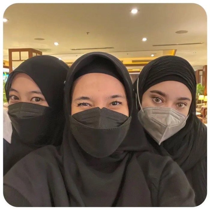 Reaksi netizen atas kehamilan Dhini Aminarti setelah 16 tahun menanti