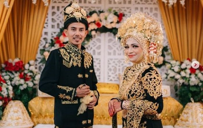 Perbedaan dan persamaan pakaian adat Aceh dan Sumatera Utara