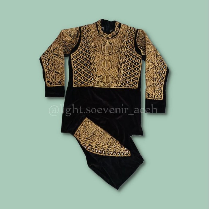 Baju adat Aceh untuk perempuan dan laki-laki beserta aksesorisnya