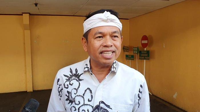 Bagaimana Dedi Mulyadi membagi-bagikan kendaraan dinas miliknya