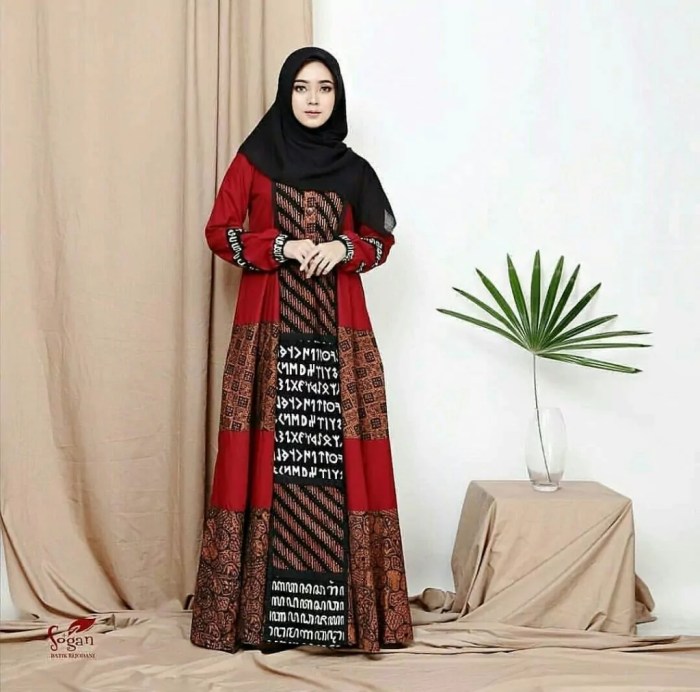 Contoh model gamis batik kombinasi polos
