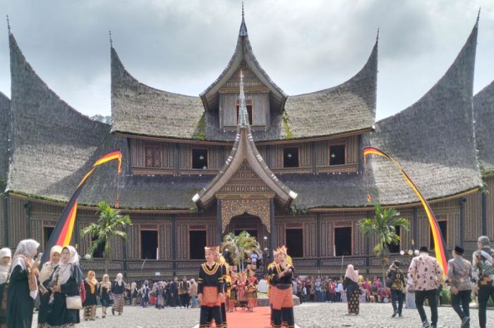 Minangkabau house traditional architecture alamy stock typical