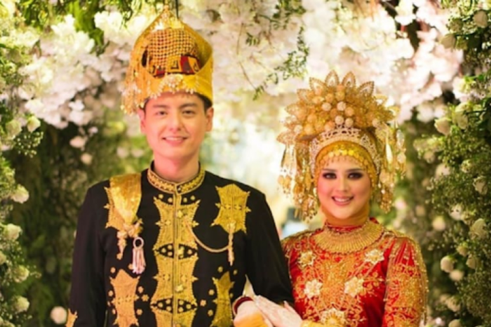 Pakaian Adat Aceh untuk Upacara Pernikahan dan Adat Istiadat Lainnya