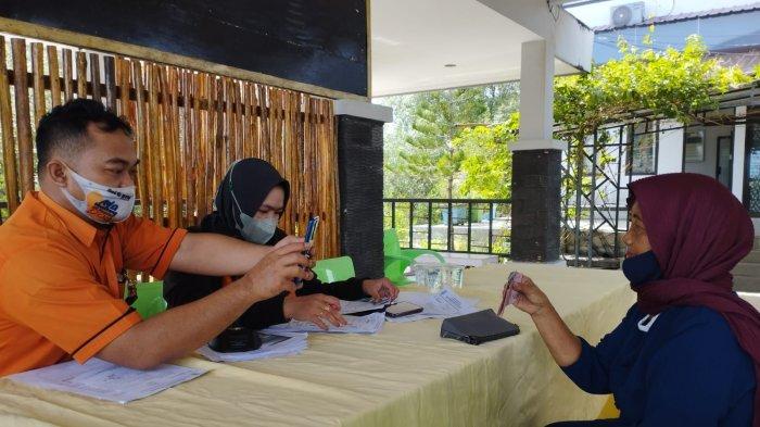 Proses pengecekan penerima BLT BBM di cekbansos Kemensos untuk bulan September