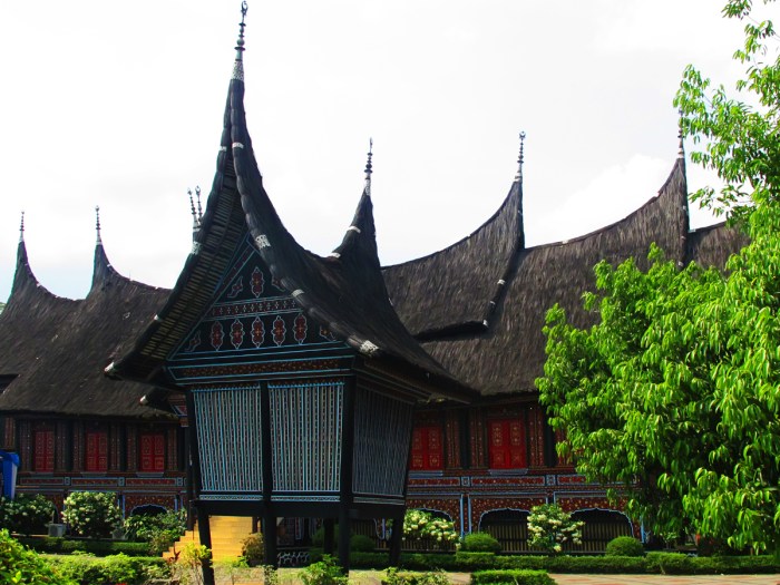 Desain dan makna rumah gadang Minangkabau