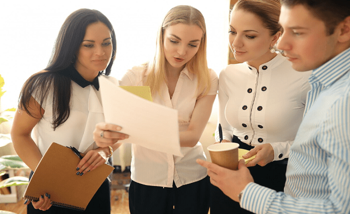 Hakikat pemberdayaan komunitas lokal memiliki tujuan agar masyarakat menjadi