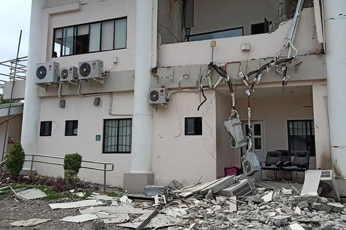 Reaksi masyarakat Manado pasca gempa bumi pagi tadi