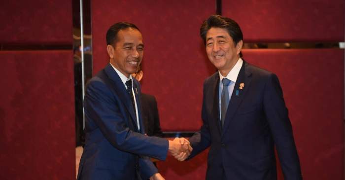 Salah satu tujuan politik luar negeri indonesia adalah