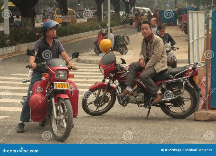 Penutupan jalan di sekitar Kemnaker akibat demo ojol hari ini