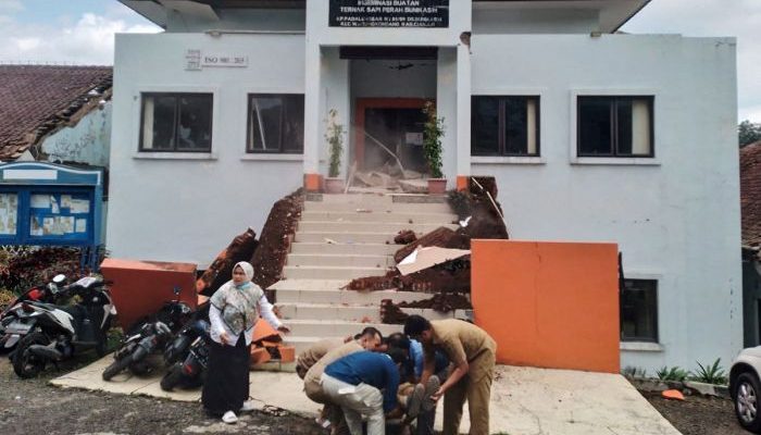 Reaksi Masyarakat Manado Pasca Gempa Bumi Pagi Tadi