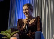 Pengalaman Hunter Schafer dengan Birokrasi Gender di Paspor