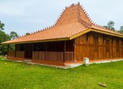 Perbandingan Arsitektur Rumah Adat Jawa Barat dan Aceh